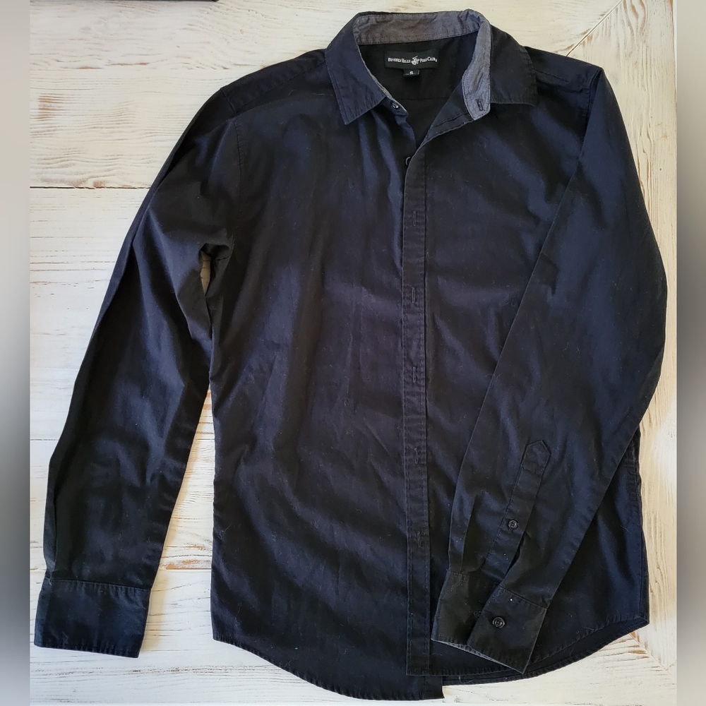 Men's long sleeved dress shirt